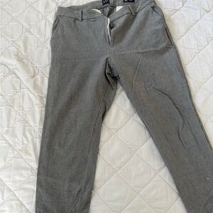 GAP women’s houndstooth Gray ankle Pant
